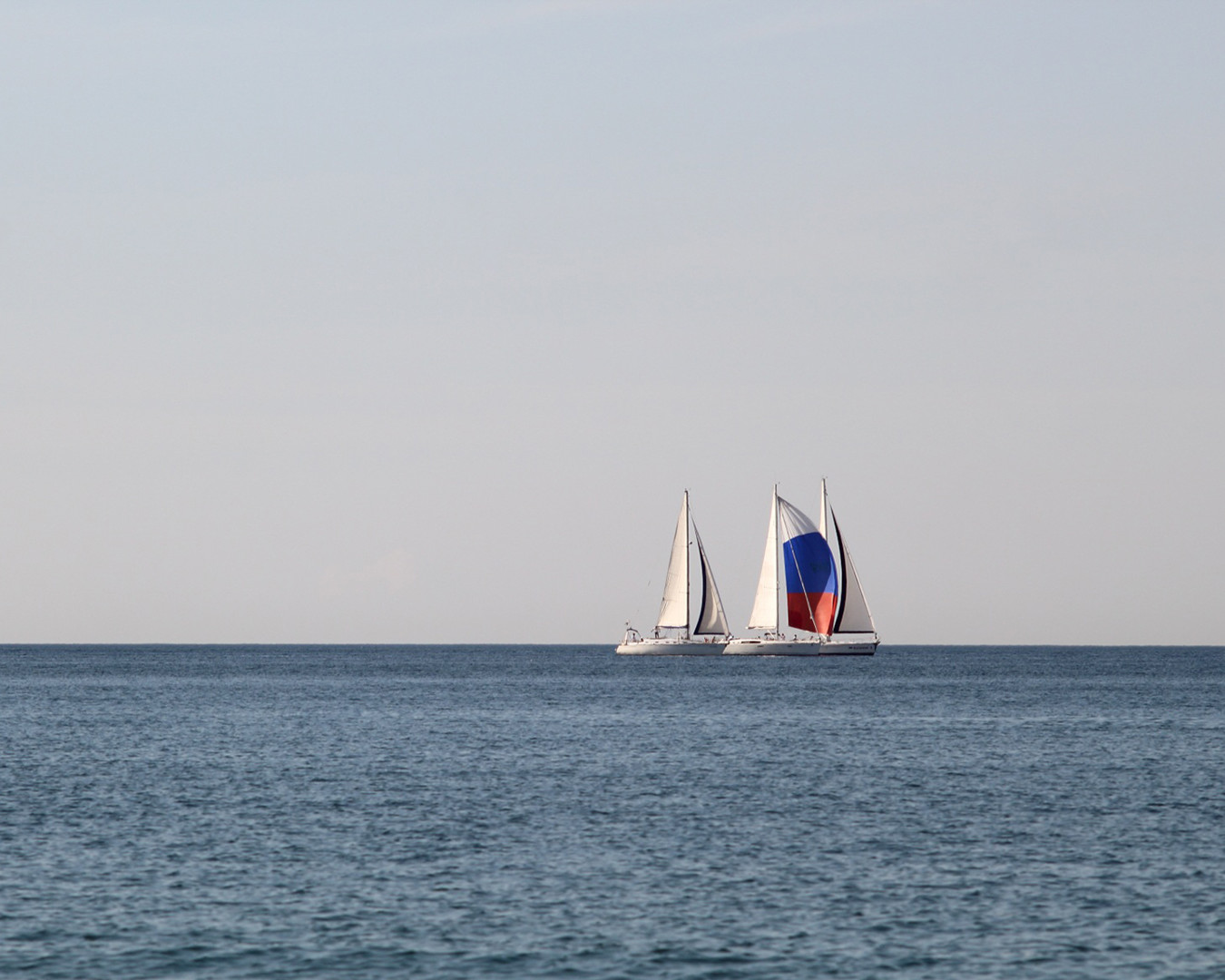 vela enmedio mar